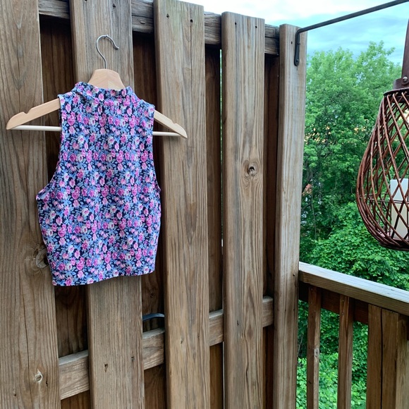 Forever 21 Floral Mock-Neck Crop Top - Picture 3 of 6